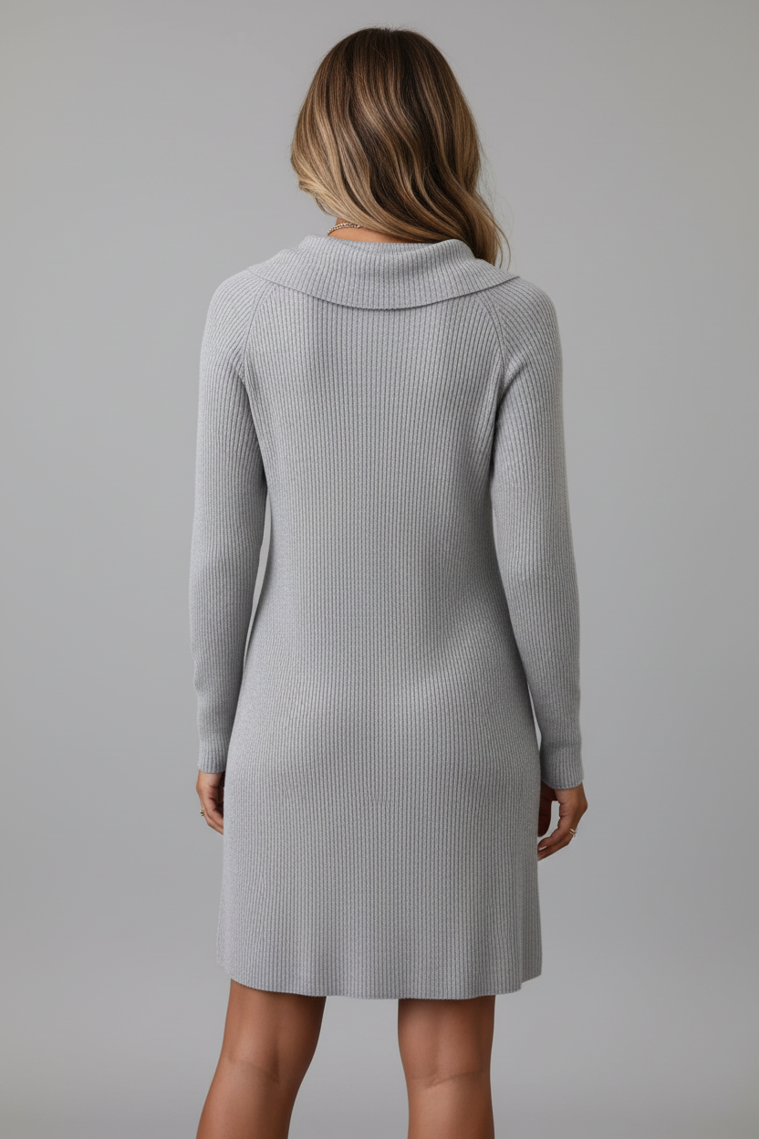 Vue de dos : Robe pull tricot côtelé gris col drapé - vue de dos montrant la coupe confortable et flatteuse, les finitions soignées du tricot 100% polyester légèrement extensible, et la silhouette décontractée chic élégante sous tous les angles - BLACK-COAT
