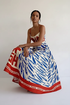  Robe midi imprimé sardines Black-Coat - vue assise démontrant le confort et le drapé du tissu polyester