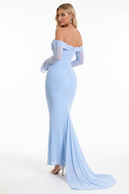  Robe sirène maxi épaules dénudées bleu ciel avec manches longues - vue arrière trois-quarts avec mannequin regardant par-dessus l'épaule montrant design dos détails froncés et drapé élégant avec manches longues - BLACK-COAT