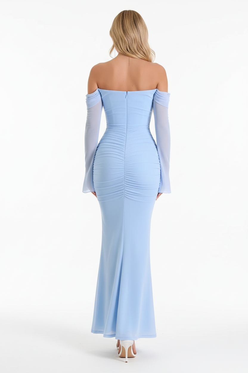 Robe sirène maxi épaules dénudées bleu ciel avec manches longues - vue arrière montrant mannequin s'éloignant avec design dos lisse détails froncés et flux élégant de la silhouette sirène - BLACK-COAT