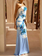 Robe bodycon tube BLACK-COAT - vue de profil révélant la coupe sculpturale flatteuse, la fente qui allonge la jambe, le tombé impeccable du polyester et la sophistication audacieuse de cette pièce statement
