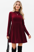  "Robe mini velours bordeaux col volant - vue trois-quarts face angle montrant la profondeur et dimension de la robe, col à volants romantique détaillé, jupe évasée, texture velours riche bordeaux visible, fond blanc studio BLACK-COAT"
